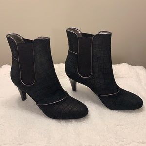 Stylish Joan & David Luxe black suede alligator print boots 7M